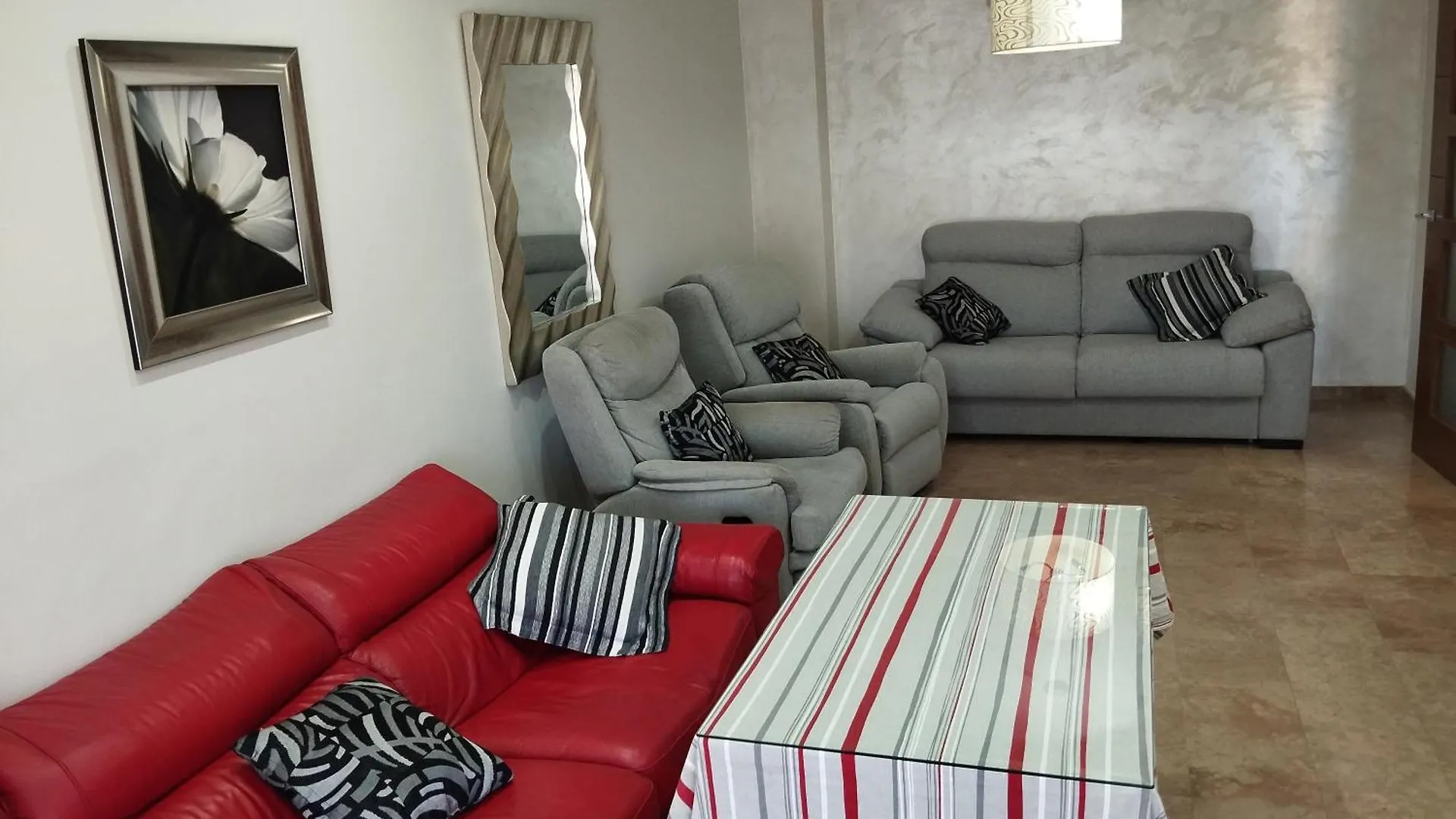 Adosado Centro Urbano 3 Dorm Patio Terraza Wi-Fi Puente Genil 1-6 Huesped Apartment 0*,  Spain
